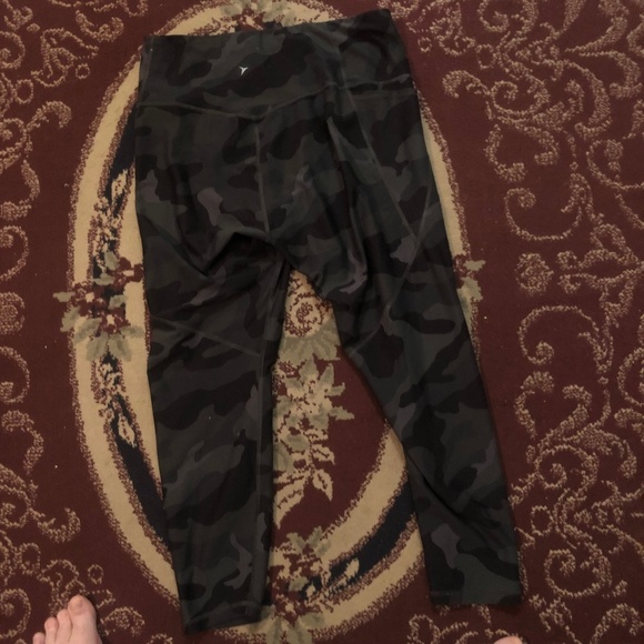 Old Navy Active size large camouflage leggings, soft and comfortable for workout - Picture 4 of 6